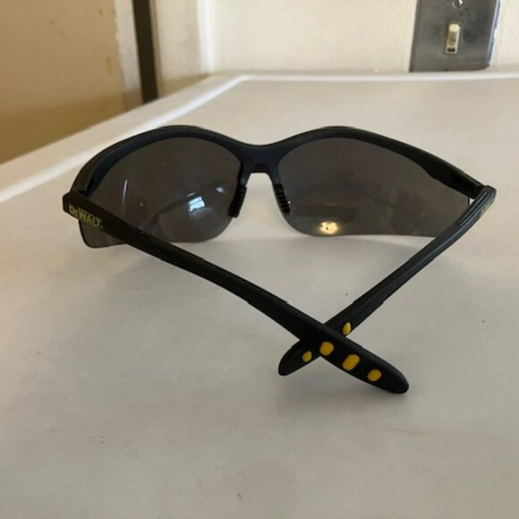 DeWalt Polarized Safety Sunglasses - Picture 2 of 5